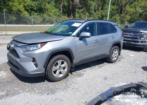 2019 Toyota Rav4 Xle z USA, uszkodzony, nr VIN JTMP1RFV9KD041466